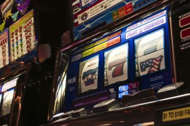 Andar Bahar game interface showing card positions and betting zones on kejuqq